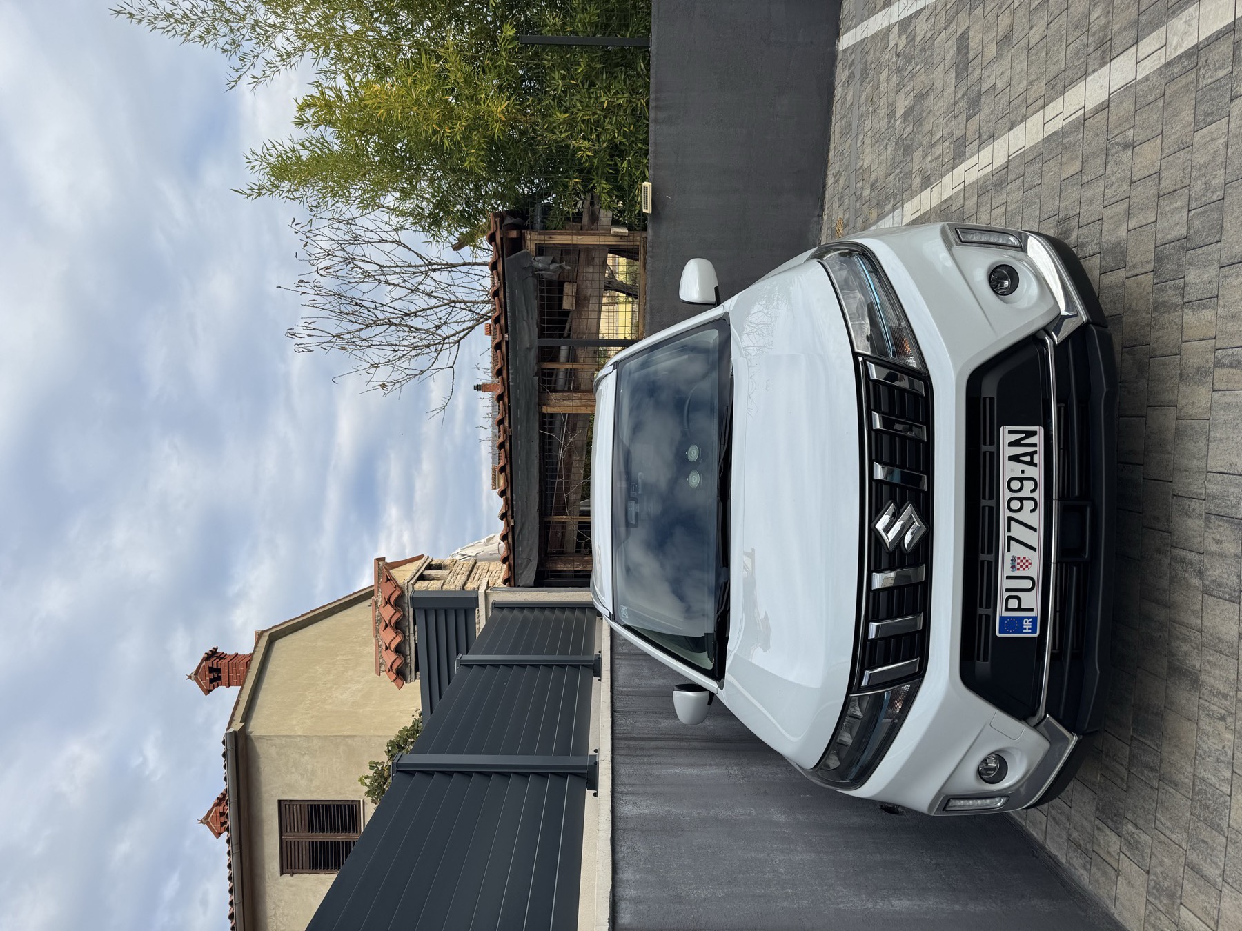 COCONUT taxi vozilo - prednji pogled